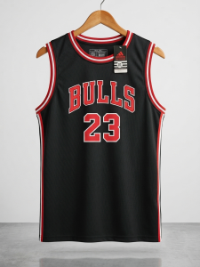 Bulls Maggie T-Shirt
